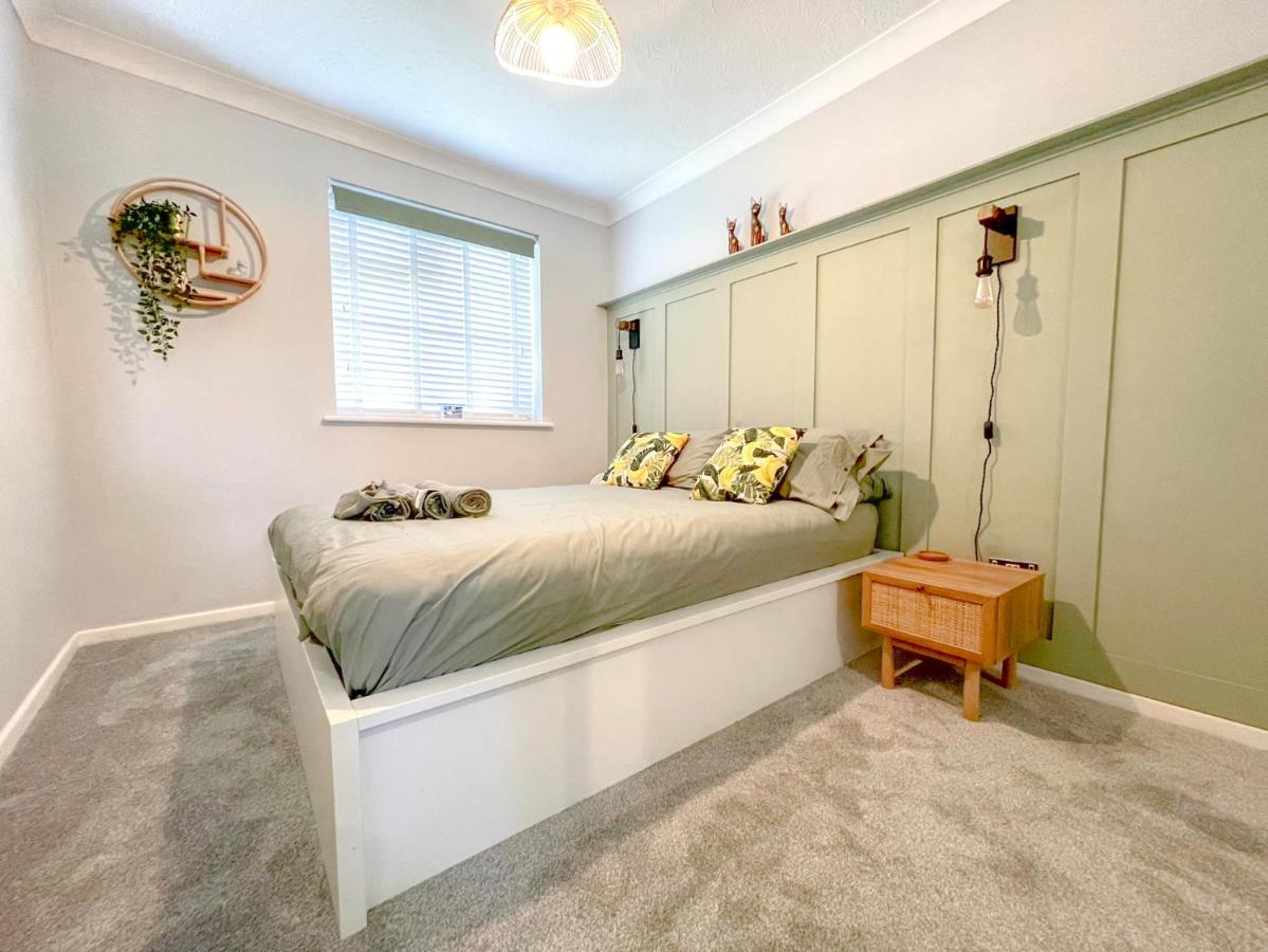 Вілла Escape To Tranquil 1 Bed, Poole Canford Magna Екстер'єр фото